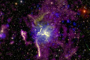 Złożony obraz gromady galaktyk Abell 2255.