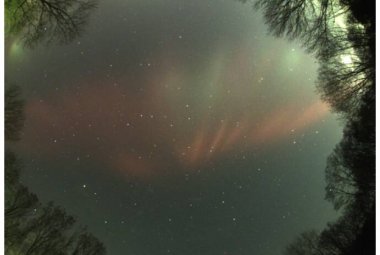 Na zdjęciu powyżej: Wielobarwna zorza polarna sfotografowana w niedzielny wieczór w okolicach Warszawy (zdjęcie pochodzi z kamery sieci ALPS położonej w Stacji Obserwacyjnej OA UW w Ostrowiku. Źródło: OA UW