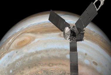 Sonda NASA Juno nad południowym biegunem Jowisza.