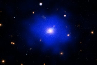 Zrelaksowana gromada galaktyk SPT-CL J2215-3537
