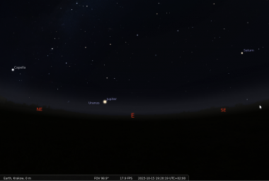 Na ilustracji: Wygląd październikowego nieba 2023 wieczorem w połowie miesiąca nad Małopolską. Źródło: Stellarium.org.