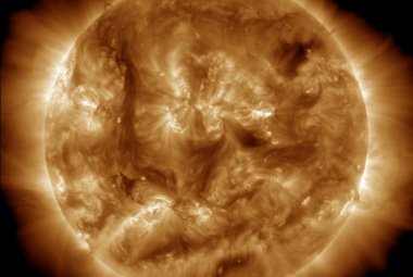  Aktywne Słońce sfotografowane 1 X 2023 r. przez sondę SDO. Źródło: SDO, spaceweatherlive.com. 