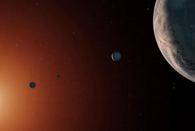 Artystyczne przedstawienie układu TRAPPIST-1.