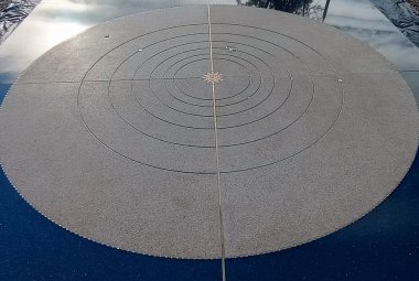 Pavimentum Copernicannum - pomnik Mikołaja Kopernika w Brzesku 
