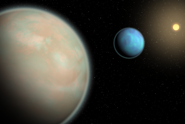 Dwie bogate w wodę egzoplanety z ciężkimi warstwami mgły krążą wokół swojej gwiazdy macierzystej.