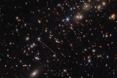 Zdjęcie z JWST gromady galaktyk znanej jako „El Gordo”, która jest przykładem „kosmicznego nastolatka”
