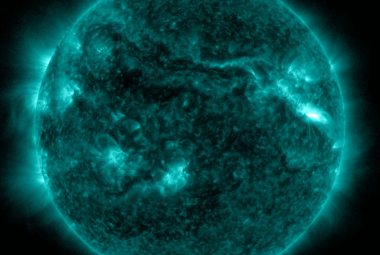 Obserwatorium Solar Dynamics Observatory zarejestrowało wczorajszy ekstremalny rozbłysk w ultrafiolecie. (NASA SDO)