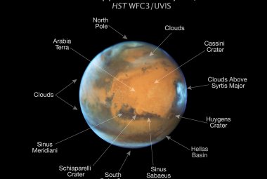 Mars sfotograwoany Teleskopem Hubble'a - oznaczono najciekawsze struktury na powierzchni