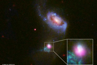 SDSS J1354+1327 w promieniach rentgenowskich i w świetle widzialnym. Źródło: NASA/CXC