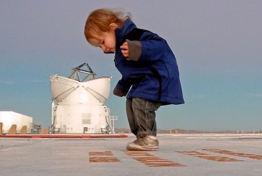 Dziewczynka z teleskopami