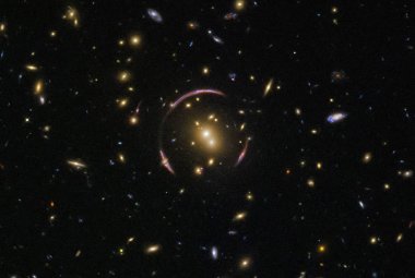 Pierścień Einsteina z Hubble'a