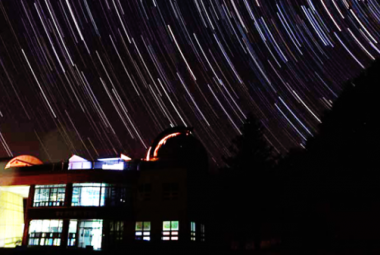 Niebo nad centrum edukacji astronomocznej w Yeongyang Firefly Eco Park